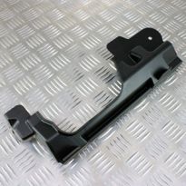 Rear Bumper Centre Bracket - RH | Discovery 3 & 4, Range Rover Sport