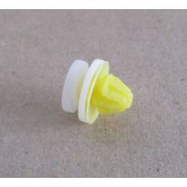 Retainer Clip - Body Mouldings & Trim | Discovery & Freelander