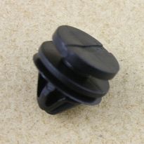 Upper Tailgate Trim Retaining Clip - Backlight Finishers | Freelander