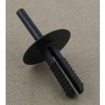 Large-Head Plastic Rivet Screw - Rear Bumper | Discovery 2 1998-2004