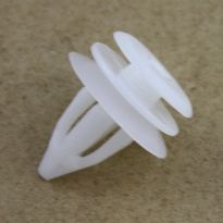 Rear End Door Casing Retainer Clip - Rear Door Casing | Defender 1987-2006
