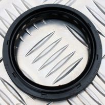Inner Wheel Hub Oil Seal - Defender, Discovery 1 - Front & Rear Hubs