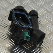 Thermostat Housing with Sensor - 2.2 CRDI | Freelander 2, Range Rover Evoque