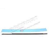 Left-Hand Front Door Belt-to-Window Weatherstrip - Exterior | Discovery 4
