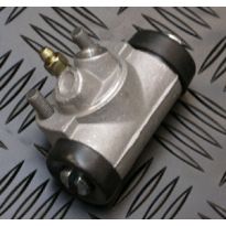 Rear Wheel Cylinder - Right Hand - Rear Drum Brakes | Defender 90 to 1991
